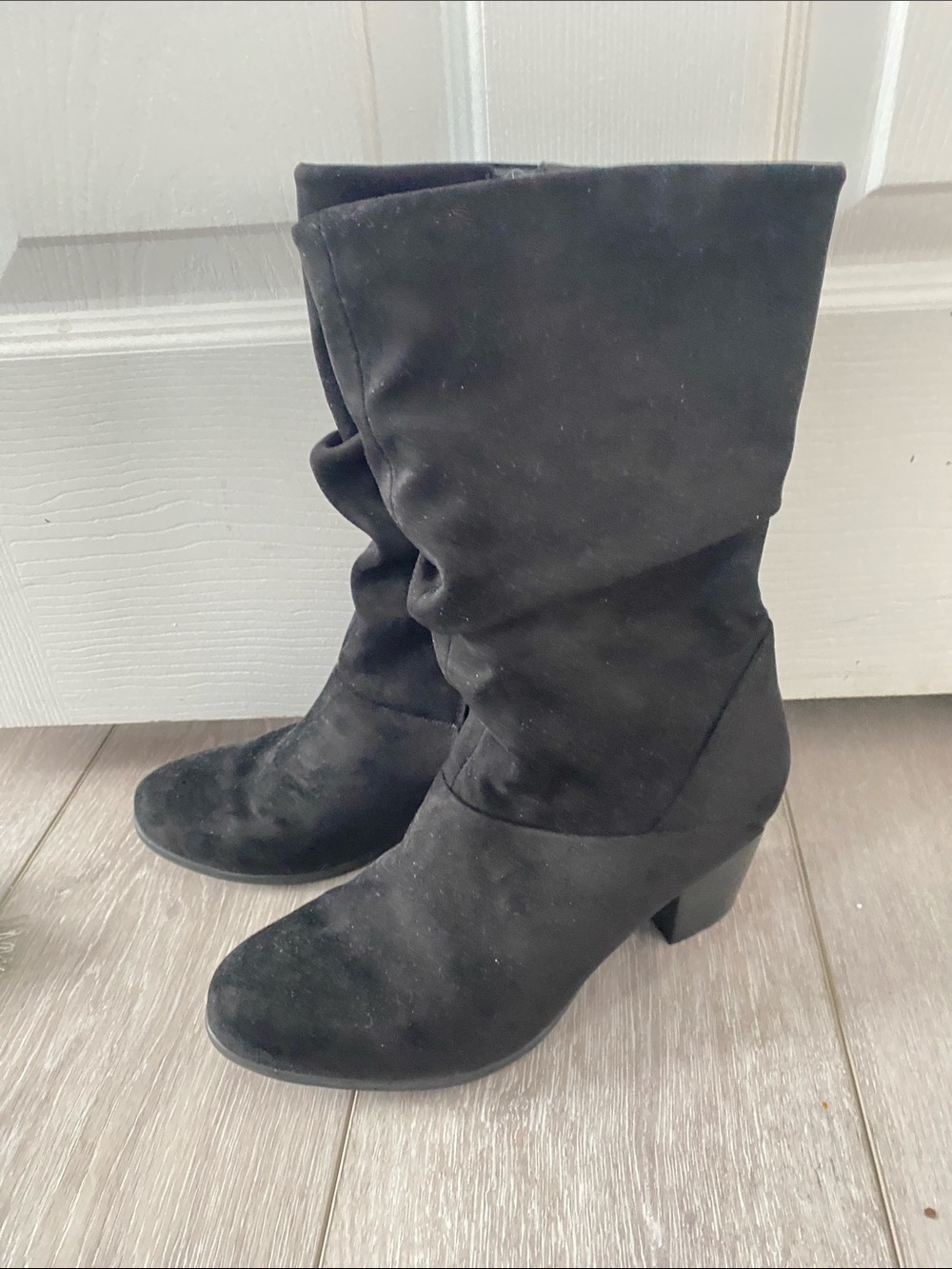 Black Slouch Mid-Calf Heel Boots